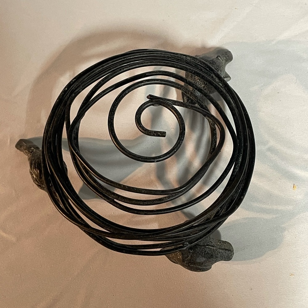 Wire Bird Nest with 3 Metal Birds - Picture 2 of 3